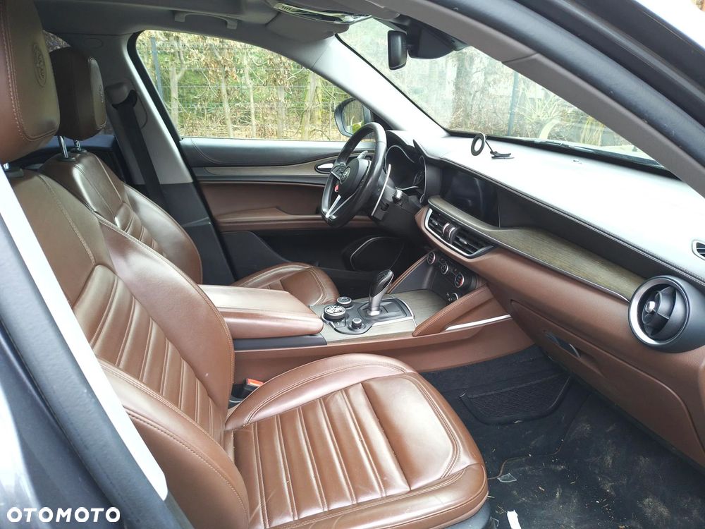 Alfa Romeo Stelvio 2.2 16V AT8 Q4 Intensa - 8