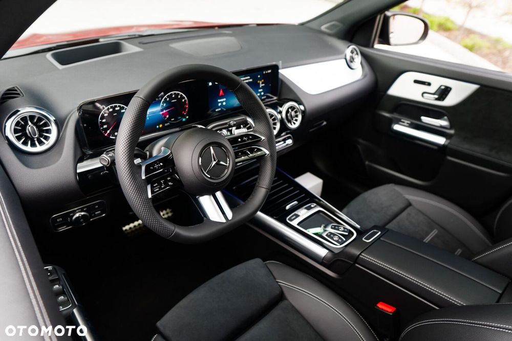 Mercedes-Benz GLA - 12