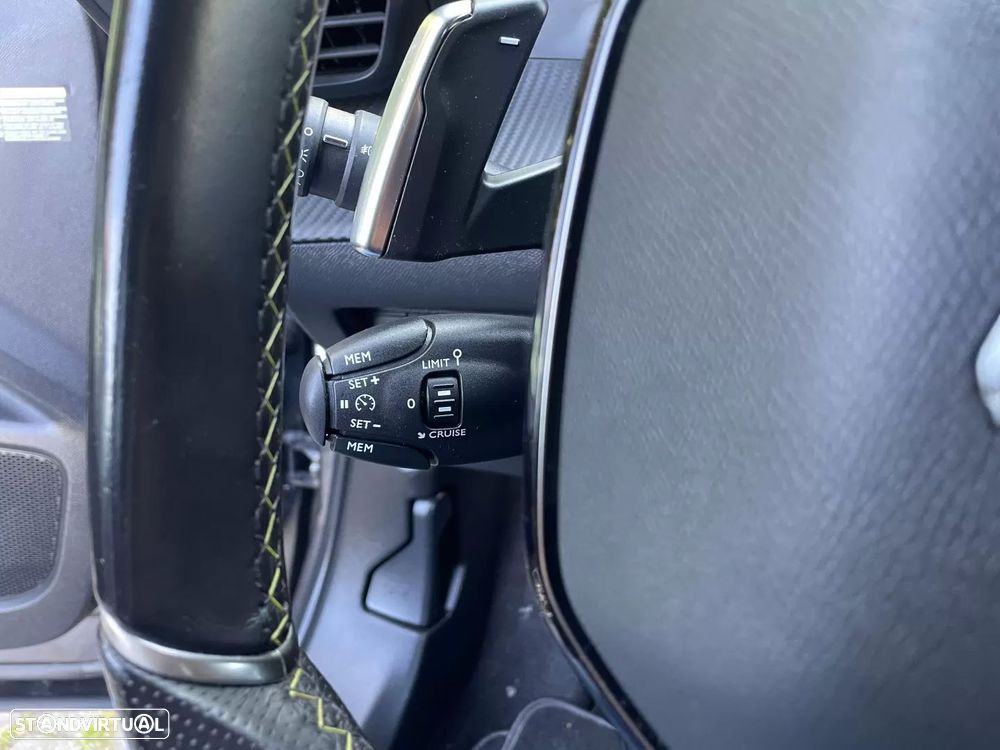 Peugeot 2008 PureTech 130 EAT8 GT - 26