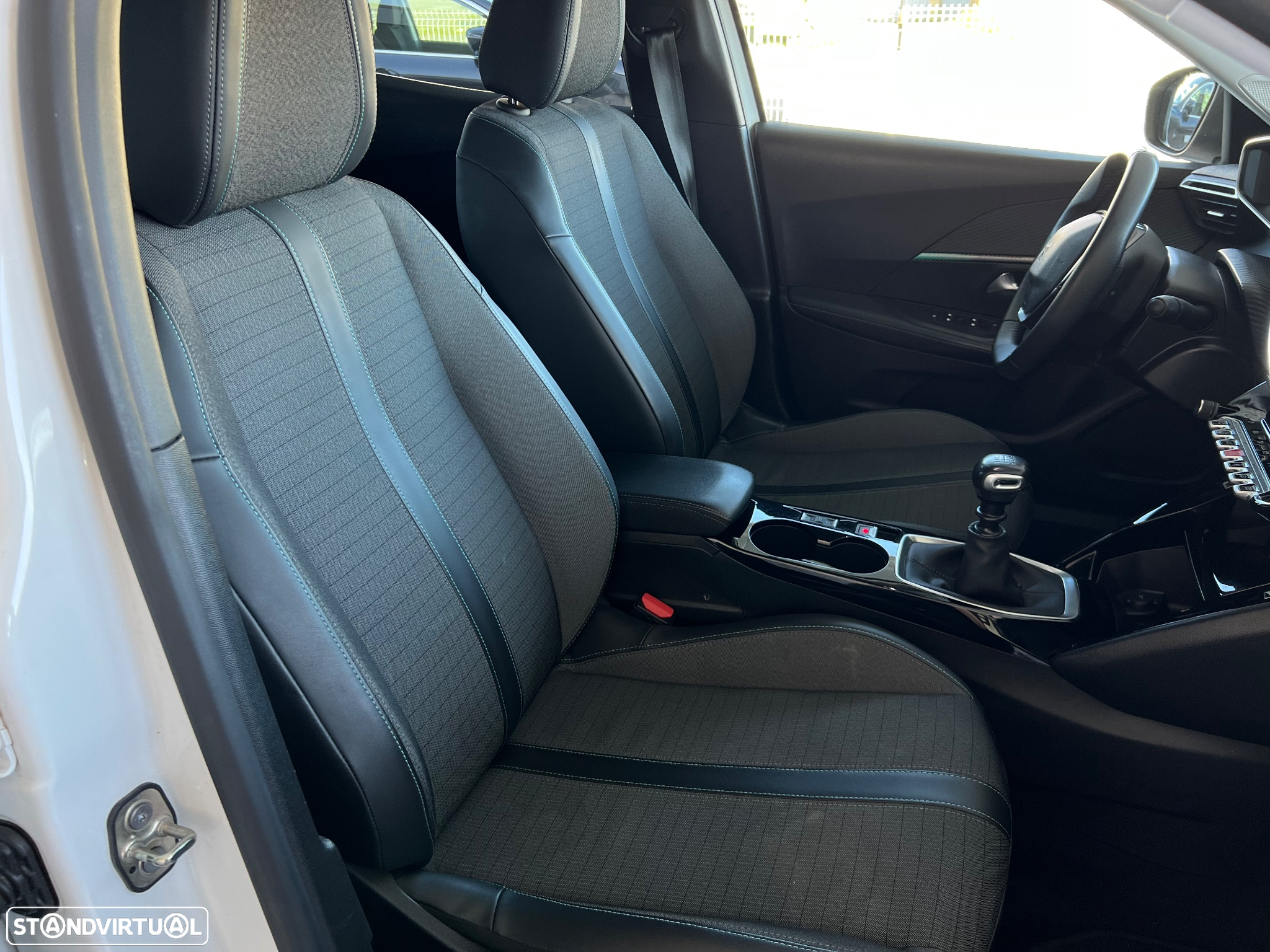 Peugeot 2008 1.5 BlueHDi Allure Pack - 24