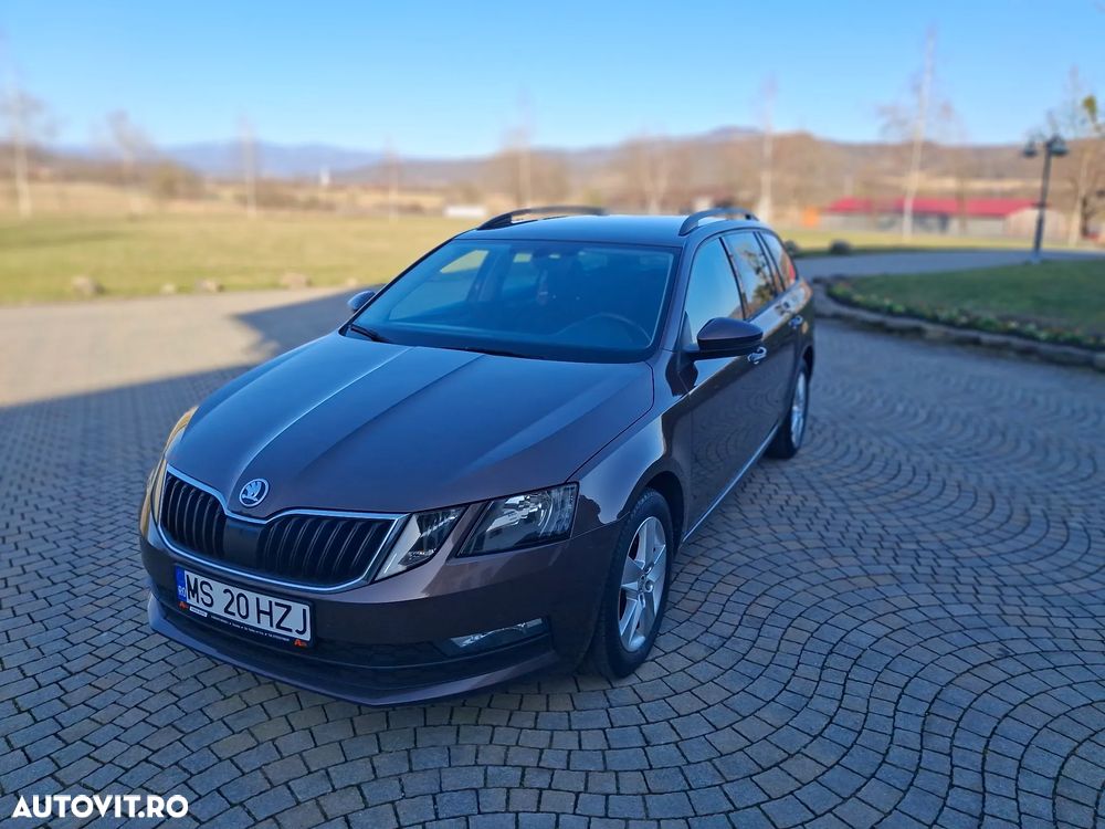 Skoda Octavia 1.6 TDI DSG Ambition - 2