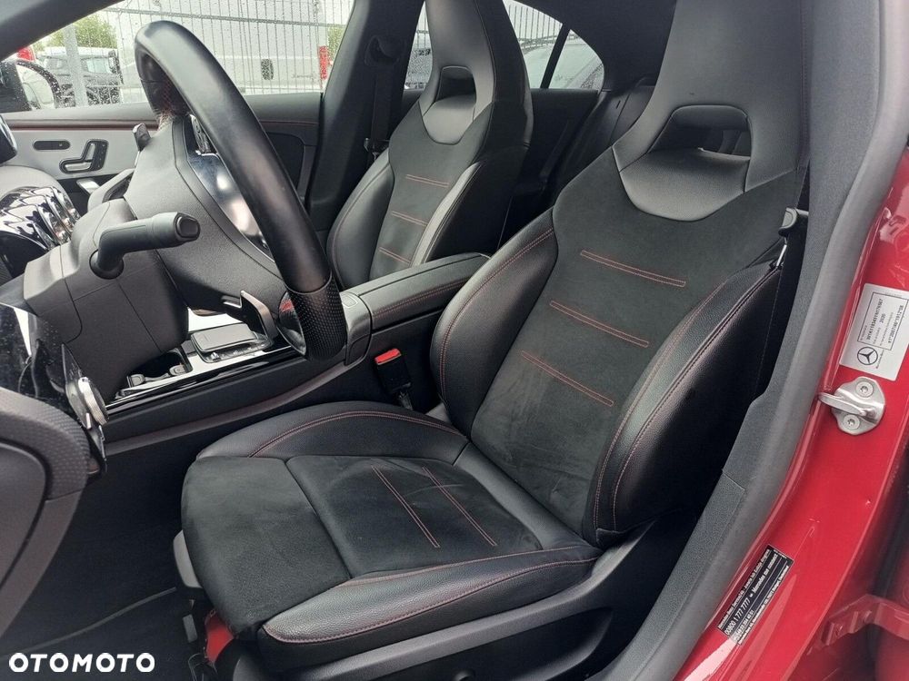 Mercedes-Benz CLA 220 4-Matic 7G-DCT - 14
