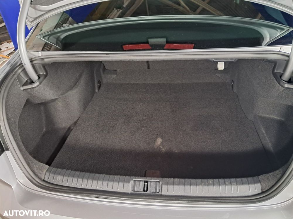 Volkswagen Passat - 27