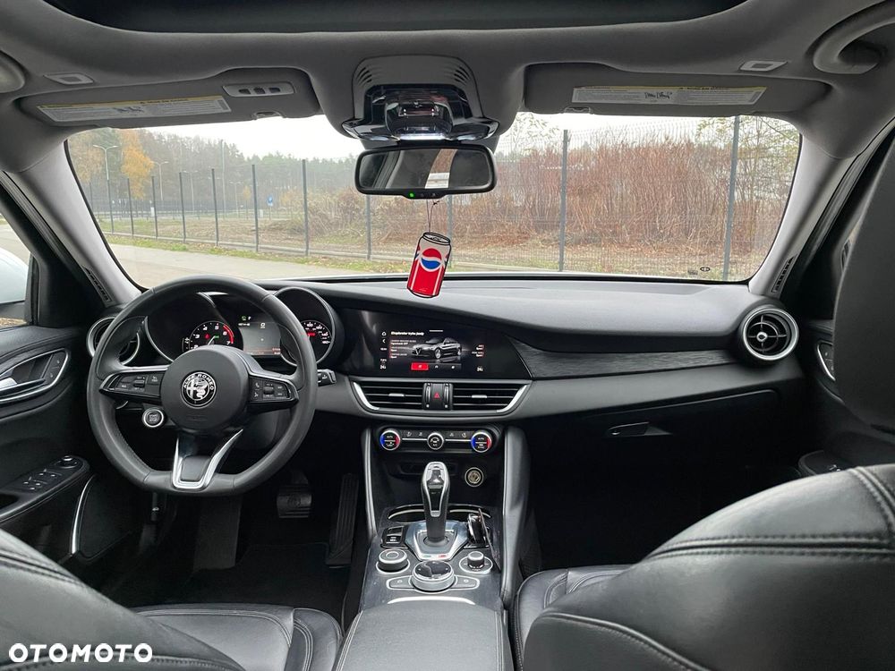 Alfa Romeo Giulia 2.0 Turbo 16V AT8 Veloce - 10