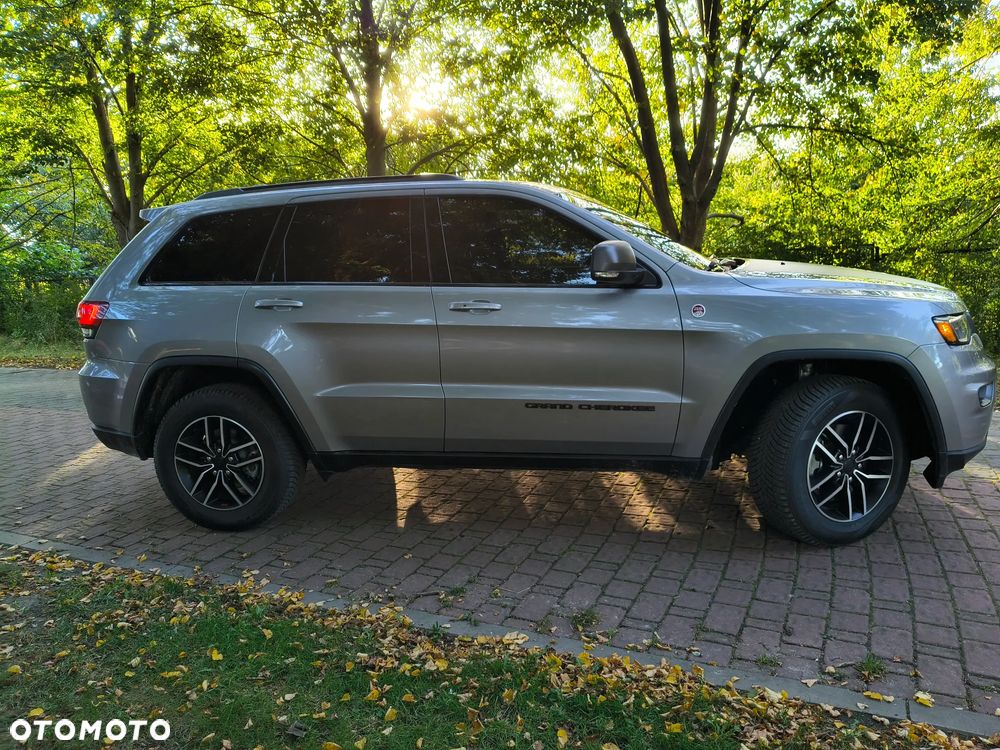 Jeep Grand Cherokee - 16