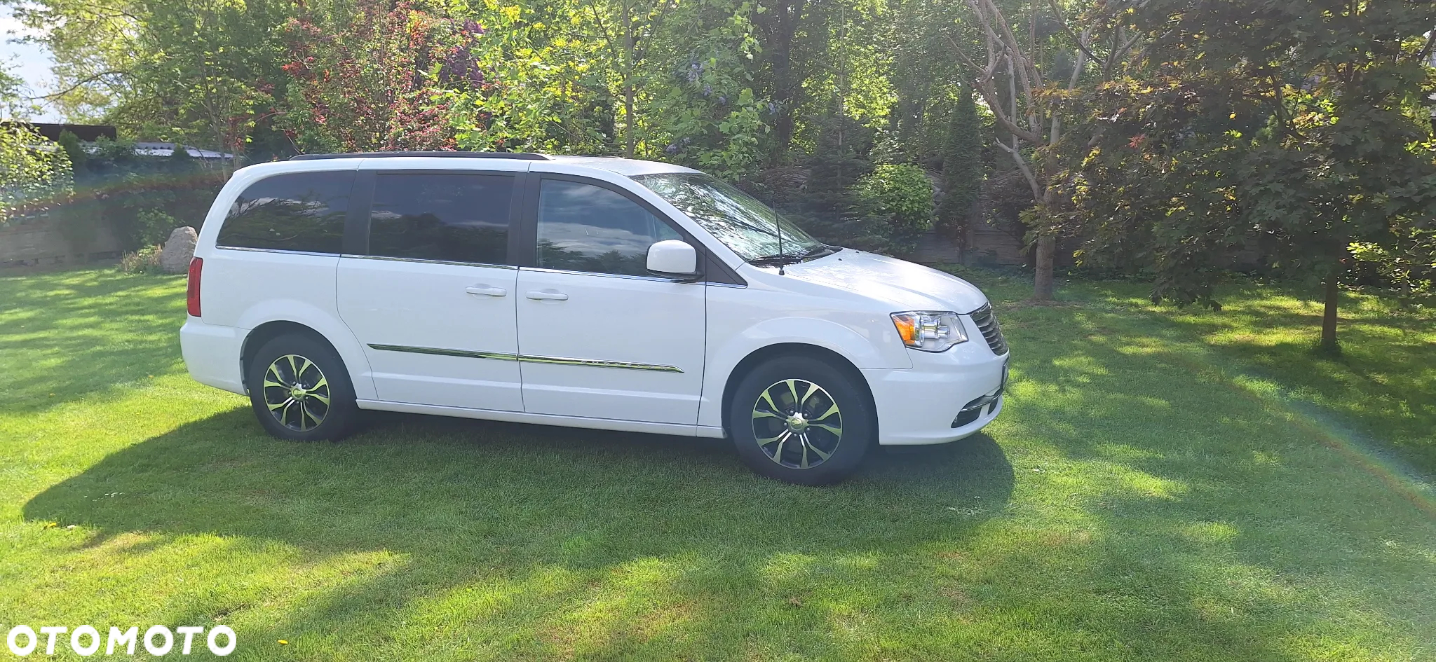 Chrysler Town & Country - 3