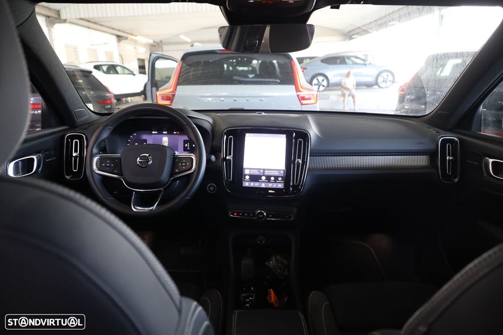 Volvo XC 40 2.0 B3 Plus Dark - 17