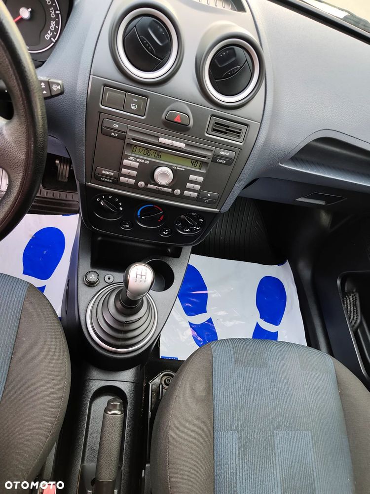Ford Fiesta 1.3 Ambiente - 9