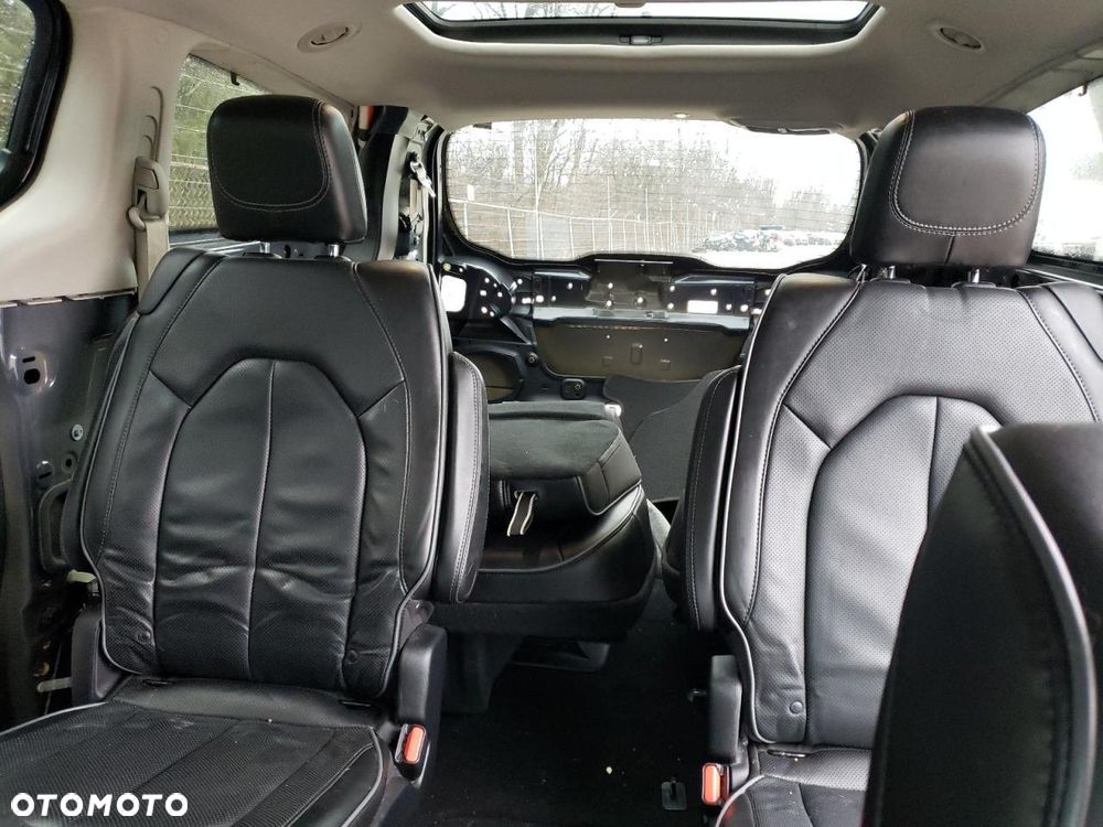 Chrysler Pacifica - 10