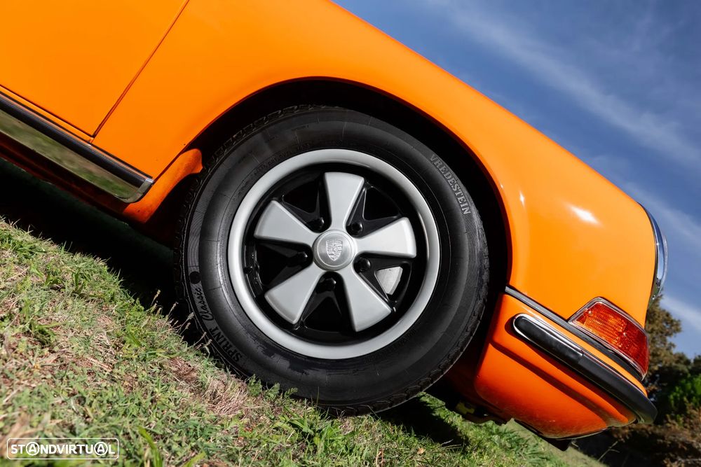 Porsche 911 Série F - 11
