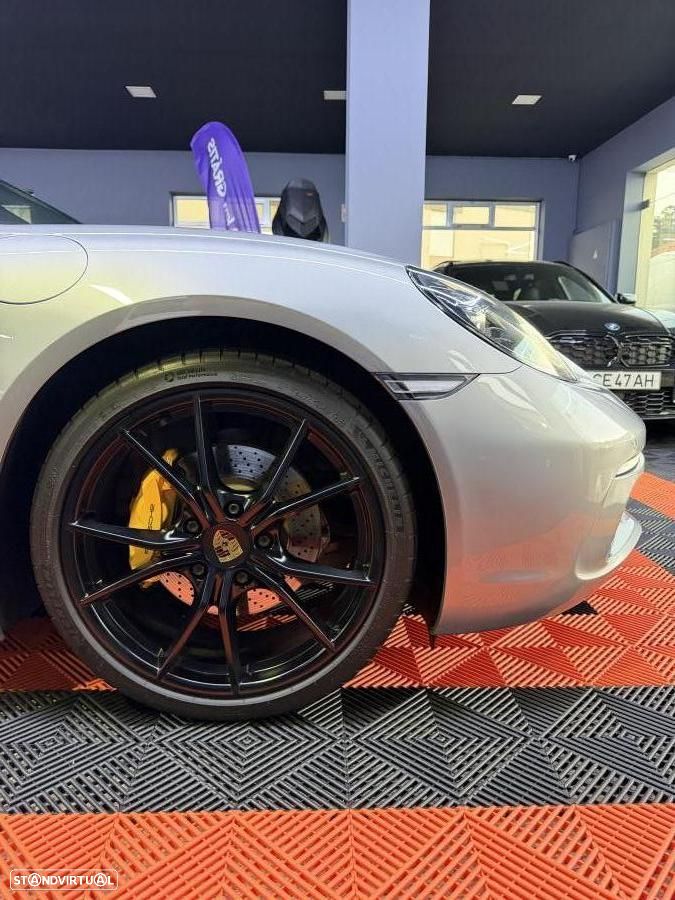 Porsche 718 Cayman - 23