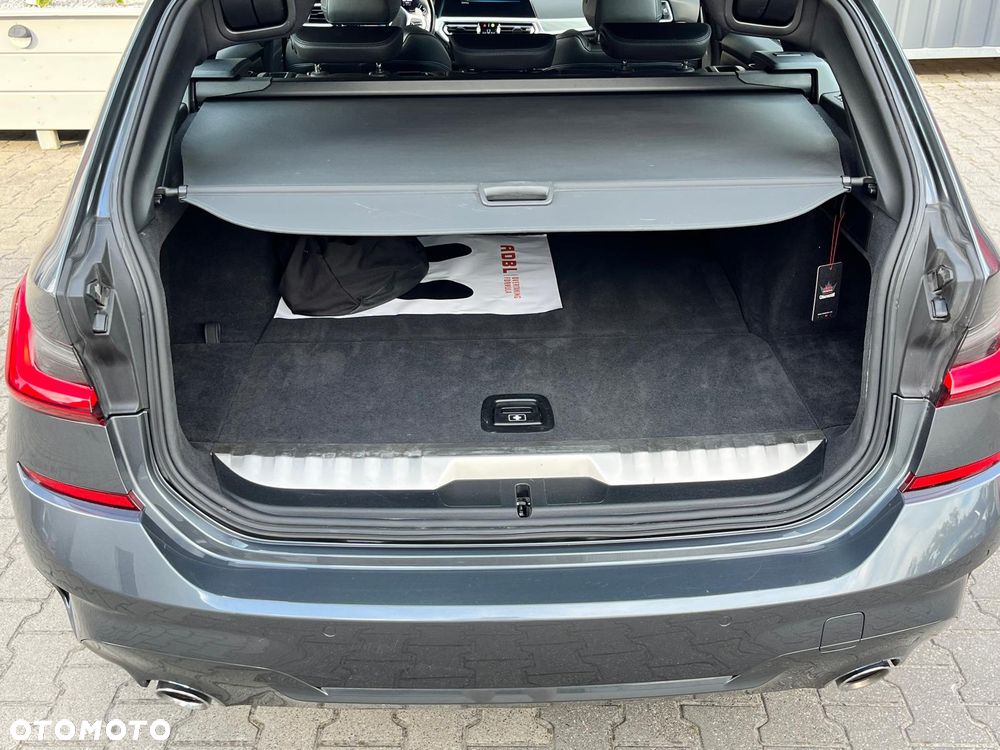 BMW Seria 3 330e PHEV M Sport - 33