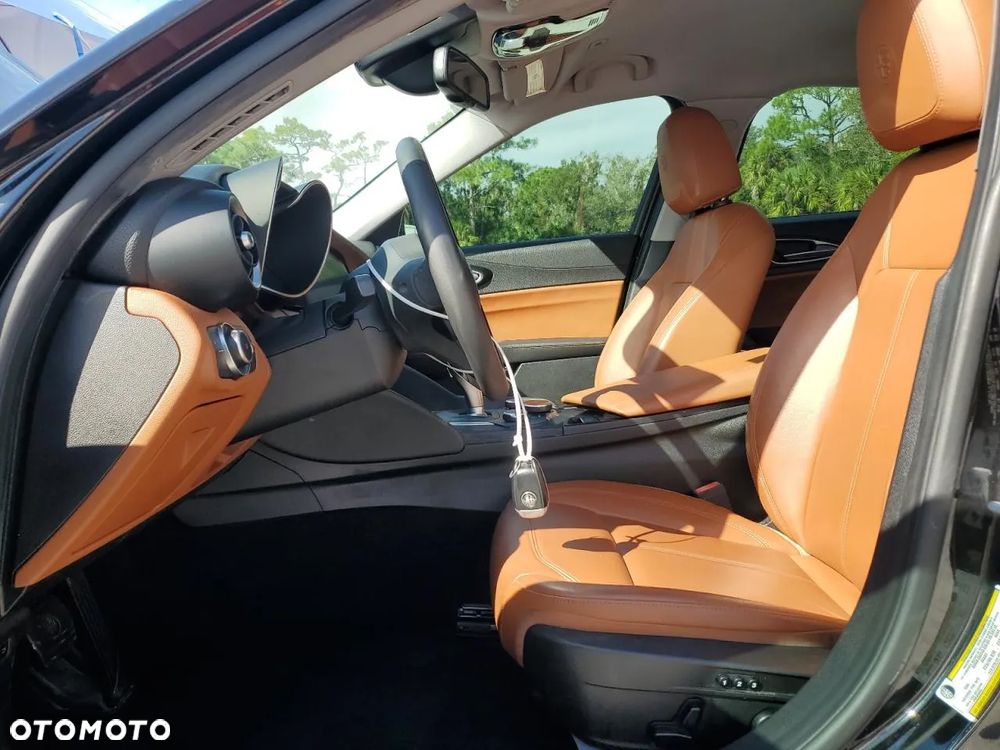 Alfa Romeo Giulia 2.0 Turbo 16V AT8-Q4 Ti - 8