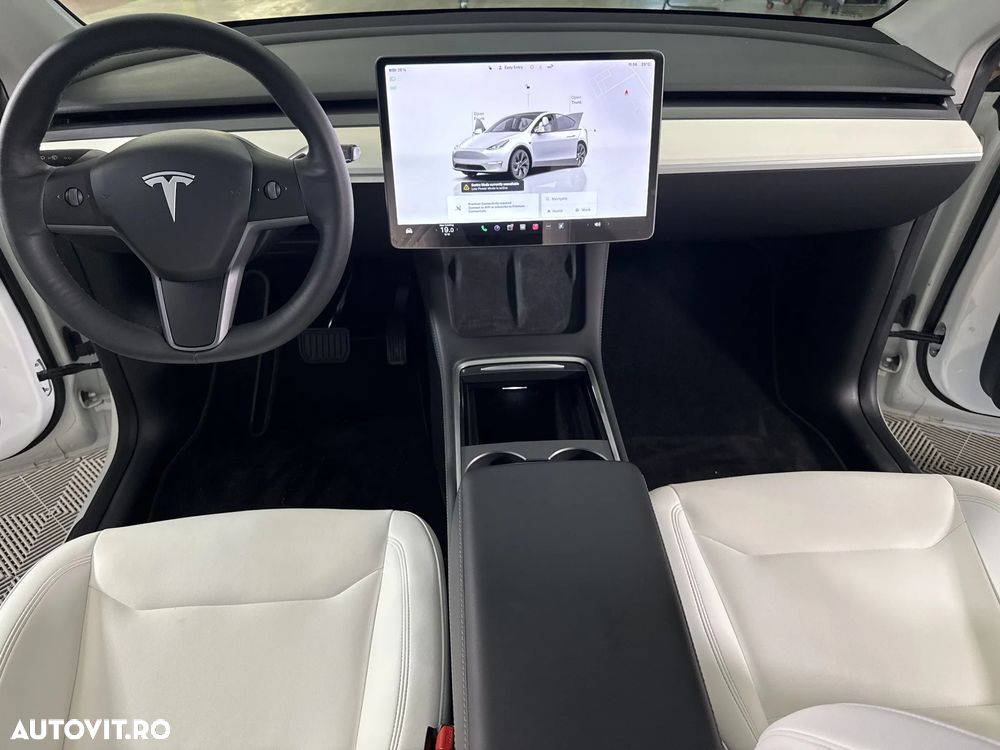Tesla Model Y - 10