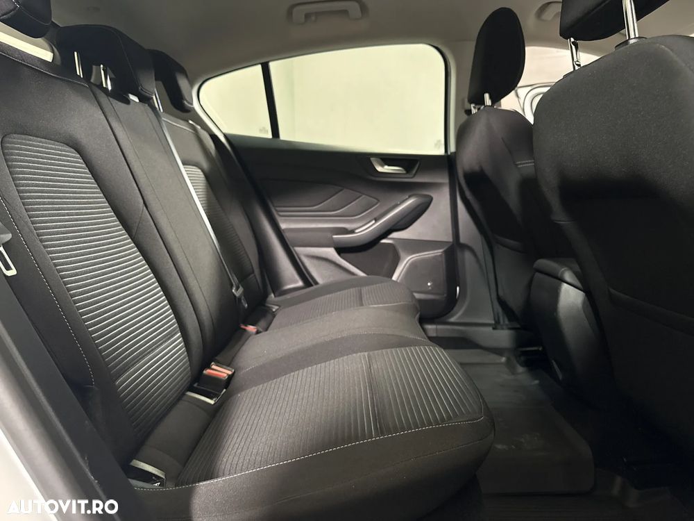 Ford Focus - 13