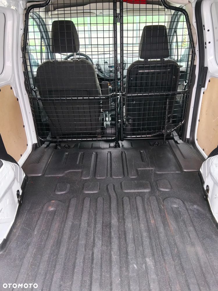 Ford Transit Courier - 11