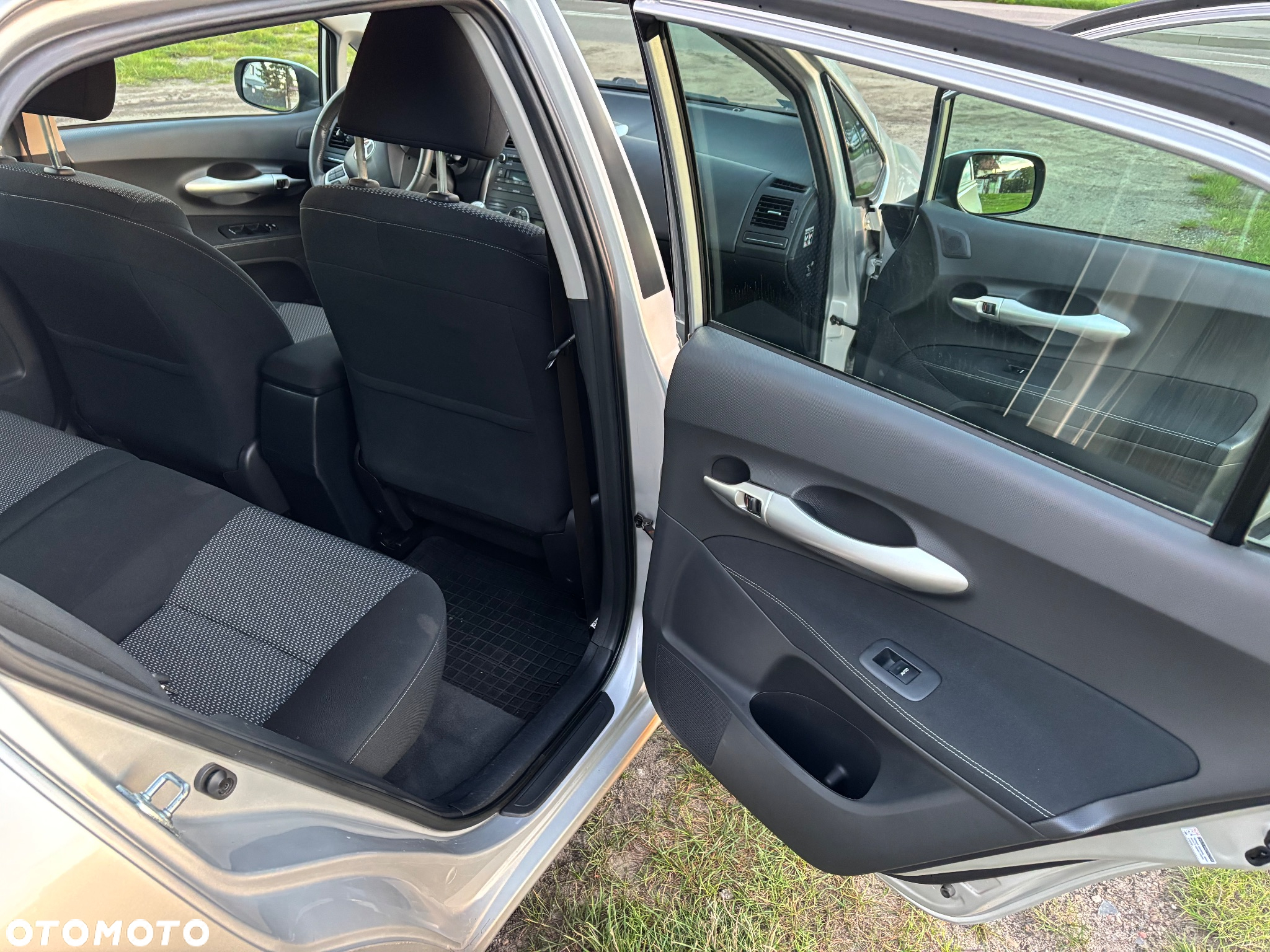 Toyota Auris 1.33 Dual-VVT-i - 10