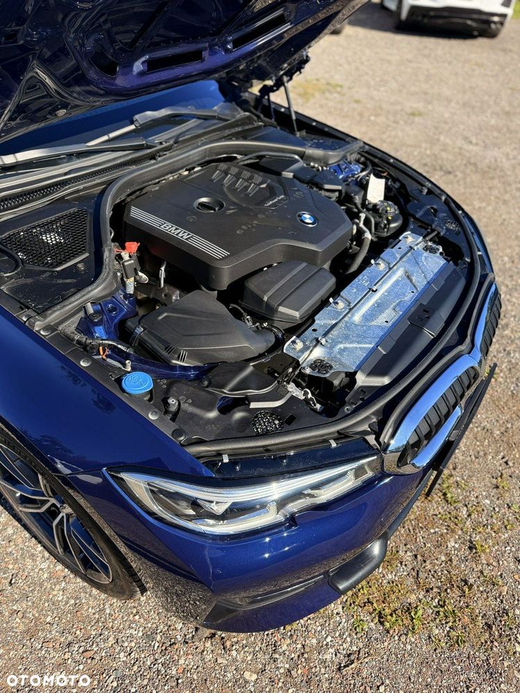 BMW Seria 3 330i xDrive - 9