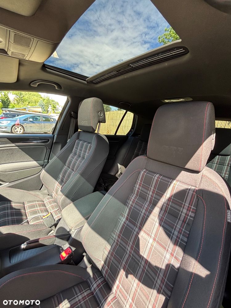 Volkswagen Golf - 13