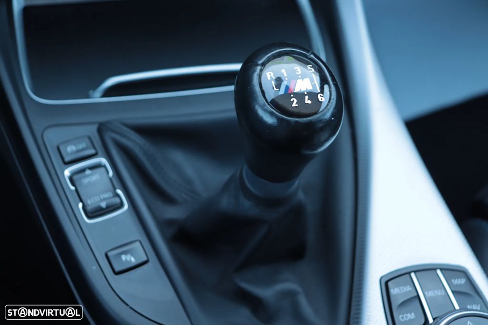 BMW 118 d Pack M - 21