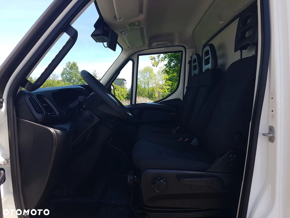 Iveco 70C18 KONTENER ROLETY BOK DO TRANSPORTU WODY 3,23x2,21x1,86 KLIMA DMC 7000KG RAMA PODWOZIE - 24
