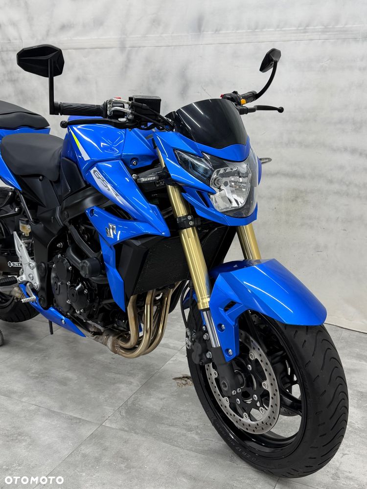 Suzuki GSR - 10