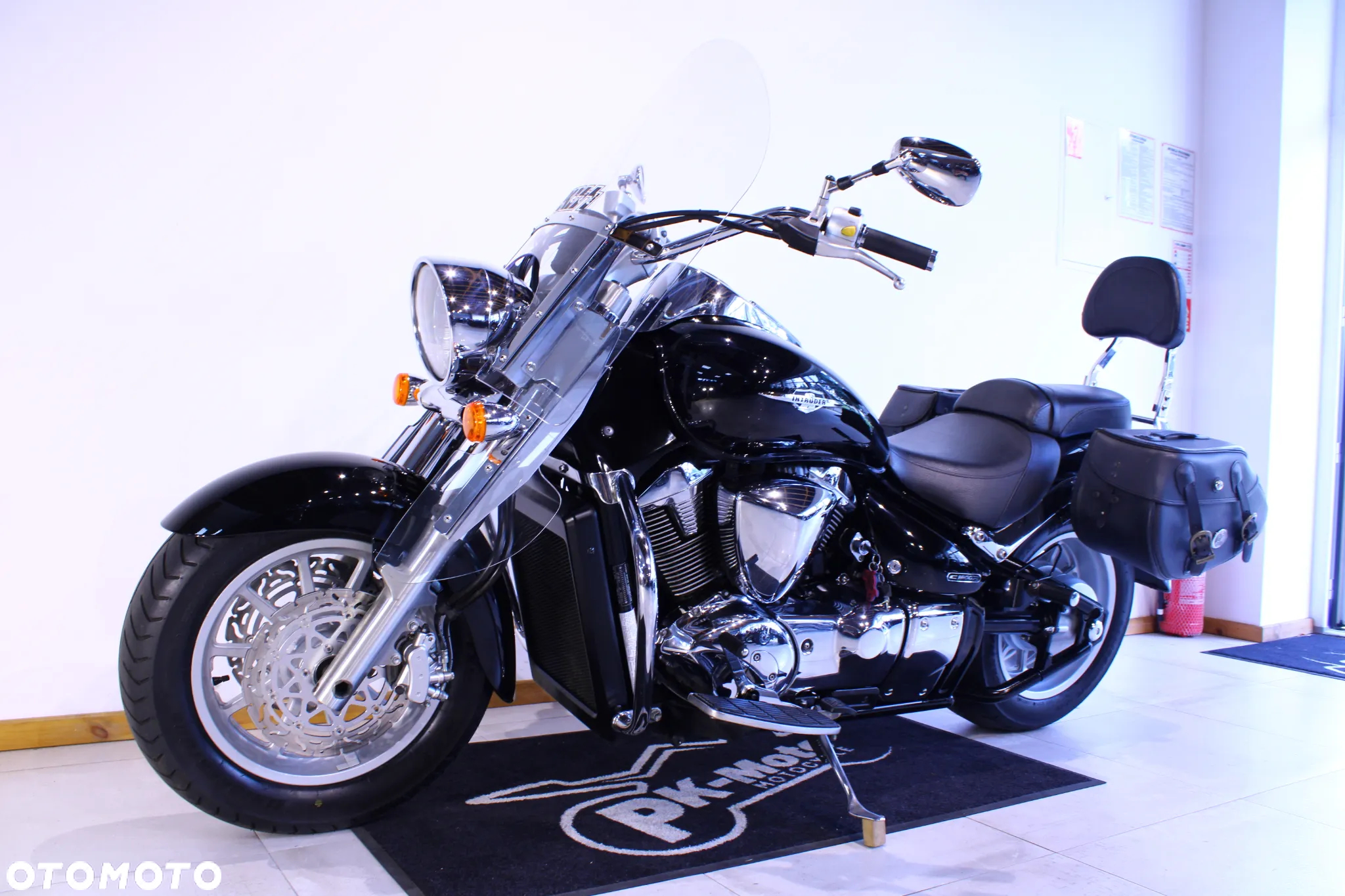 Suzuki Intruder - 4
