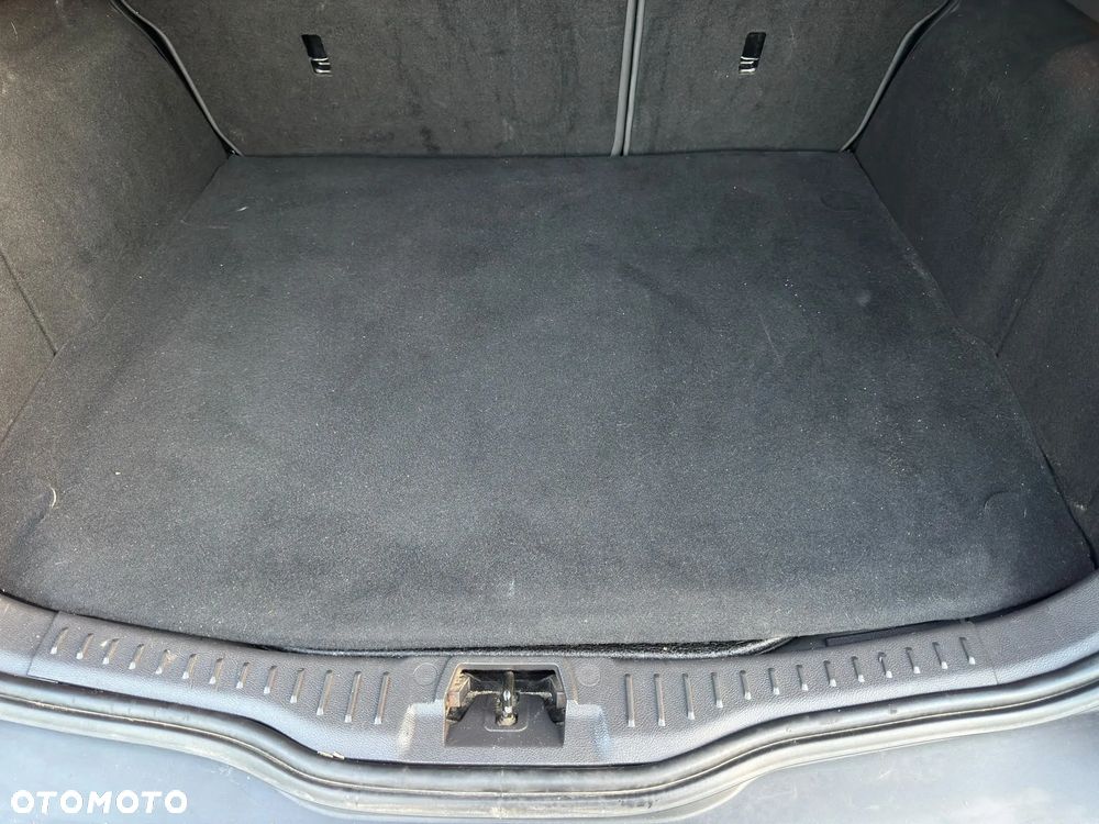 Ford Focus 1.6 TI-VCT Champions Edition - 11