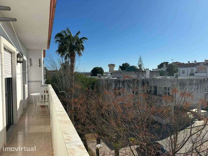 Apartamento T2 disponível de Outubro a Maio