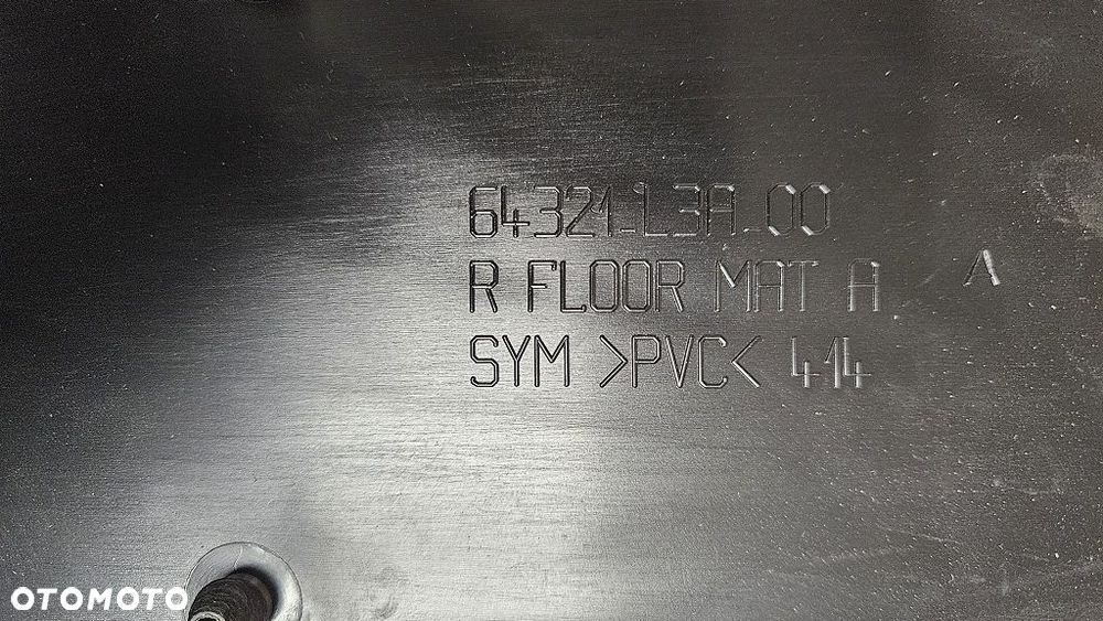 Oryginalna guma podłoga prawa SYM Joymax / GTS 125 250 300  64321-L3A-000-KA - 4