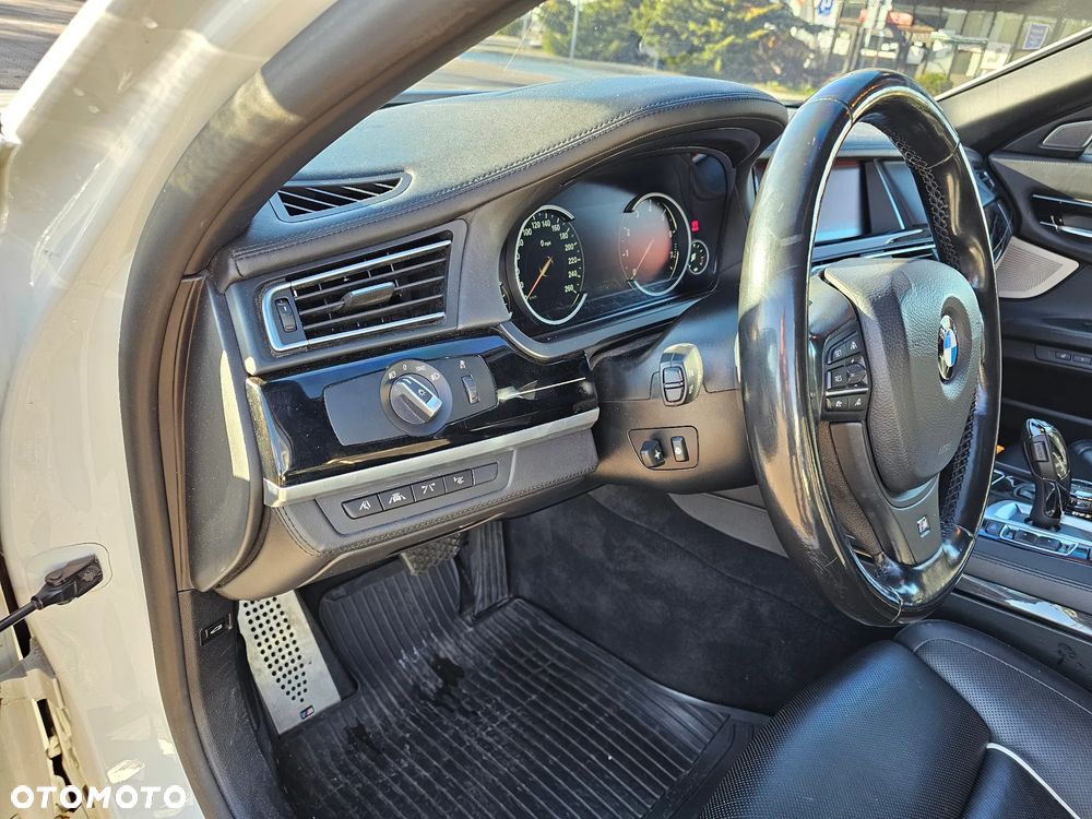 BMW Seria 7 750Li xDrive - 12