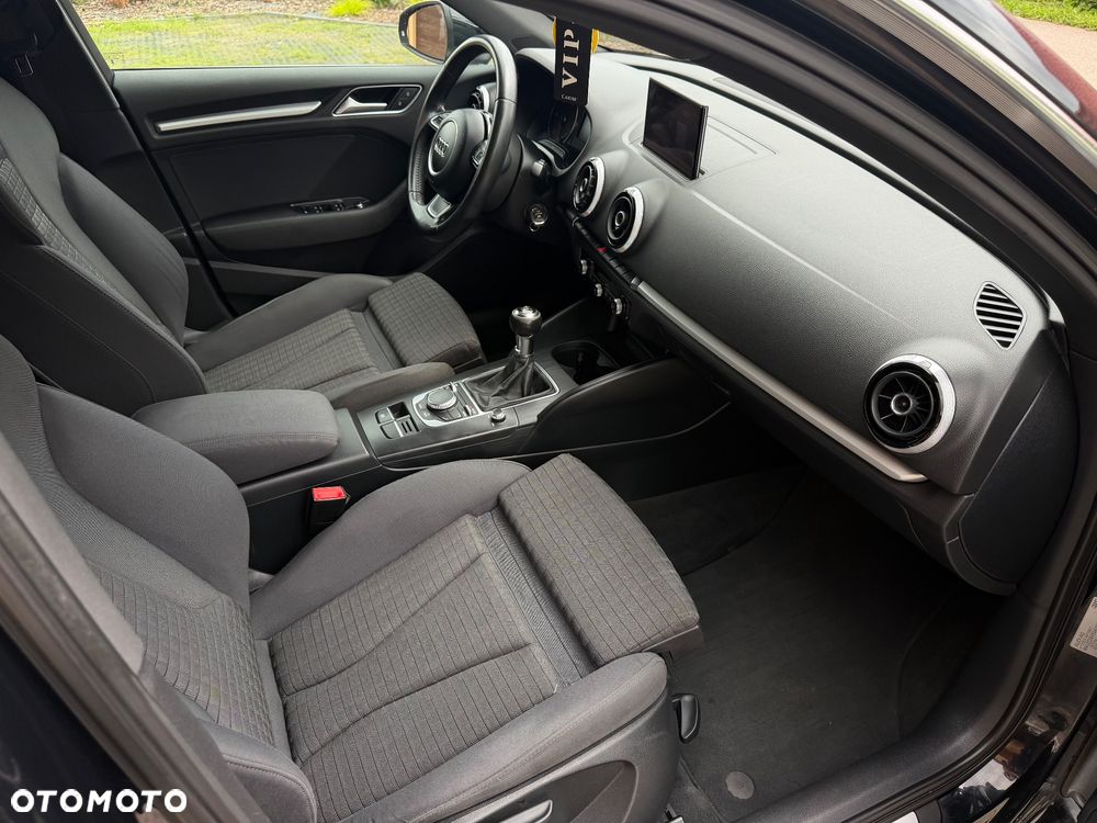 Audi A3 Sportback 2.0 TDI S line Sportpaket - 12