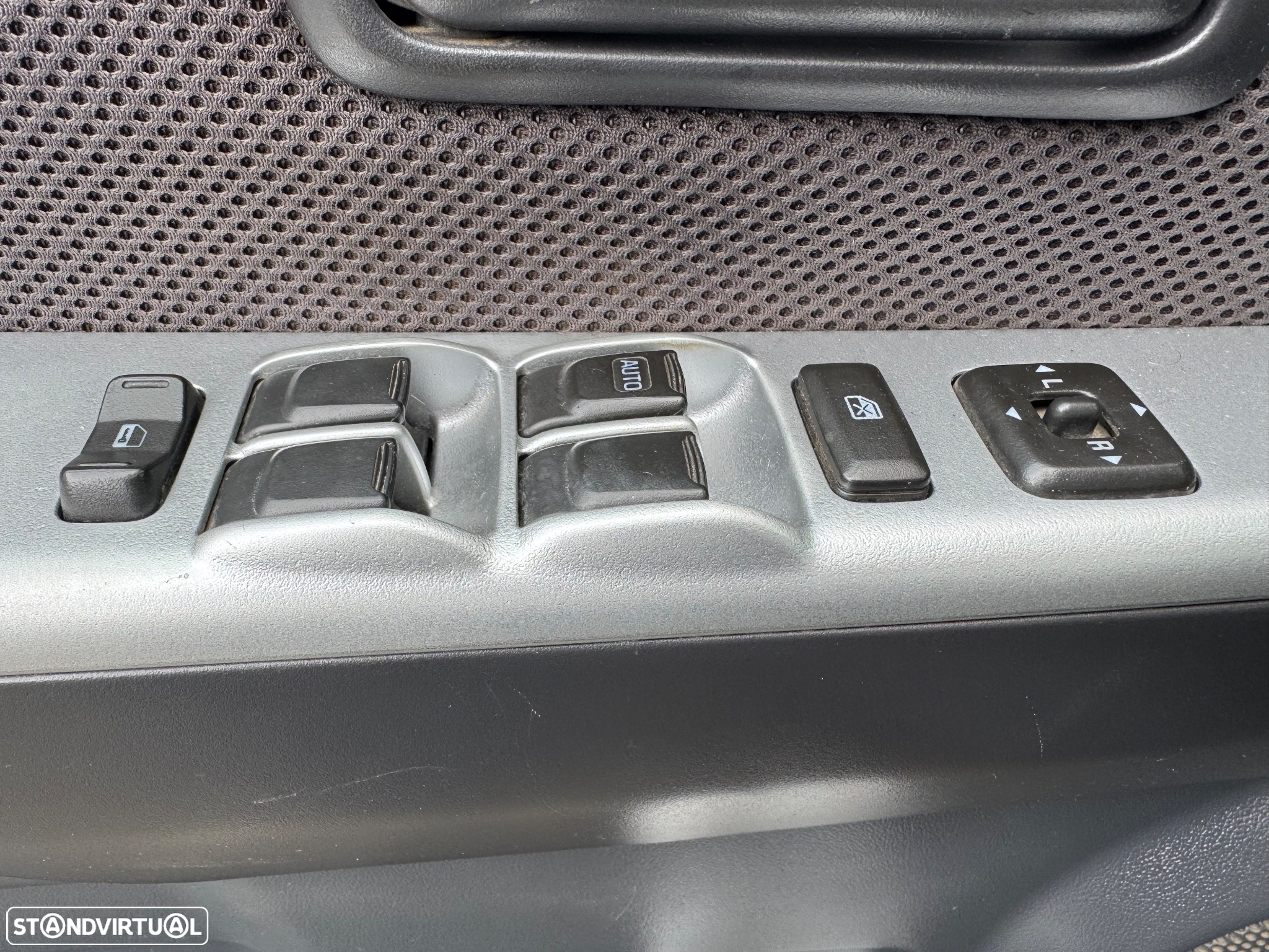 Isuzu D-Max 2.5 DTi CD 4WD LS - 8