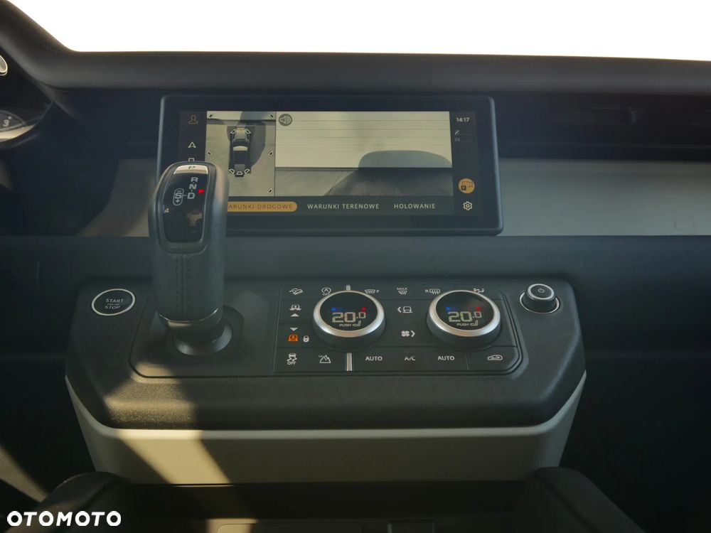 Land Rover Defender - 33