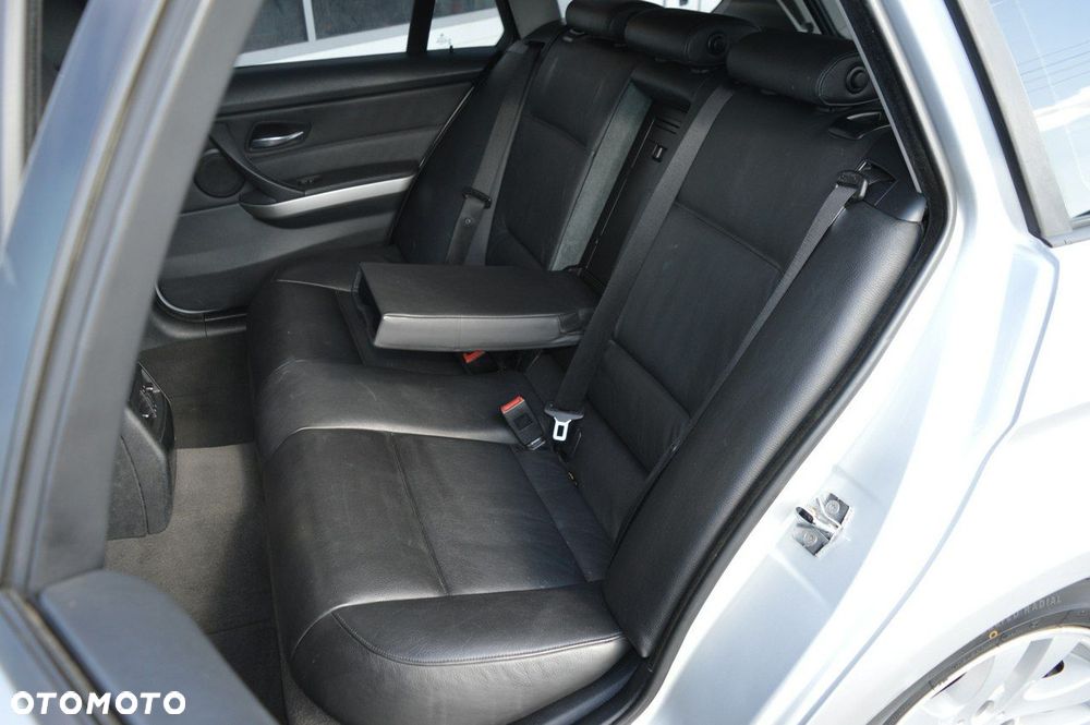 BMW Seria 3 320d - 29