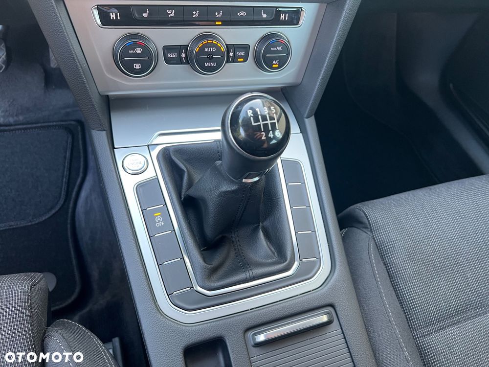 Volkswagen Passat - 23