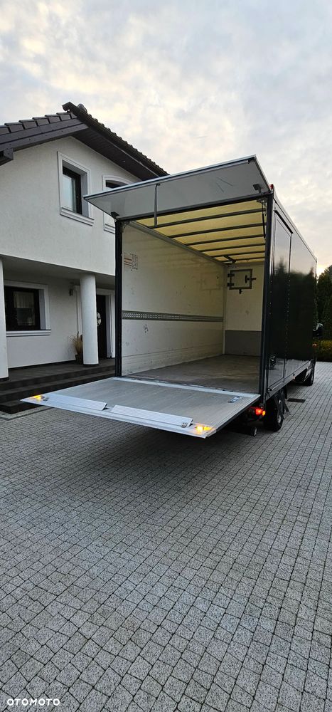 Mercedes-Benz Sprinter - 13