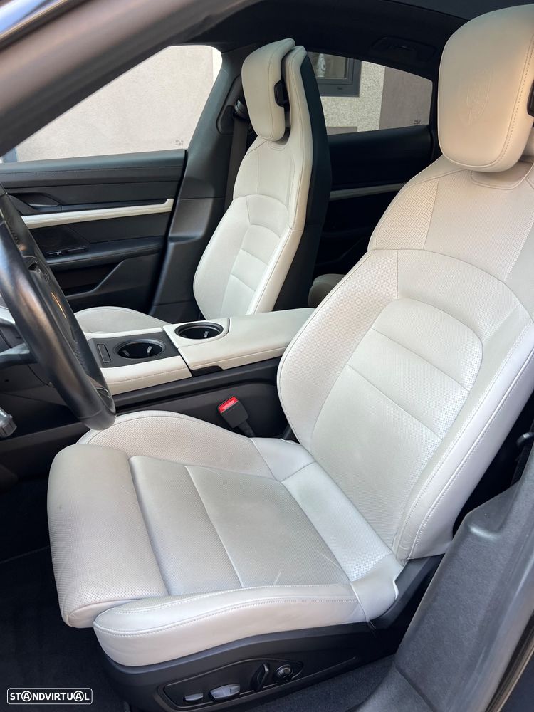 Porsche Taycan 4S - 11