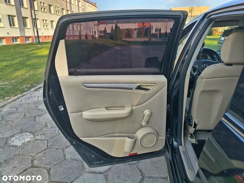 Mercedes-Benz Klasa B 180 CDI Special Edition - 24