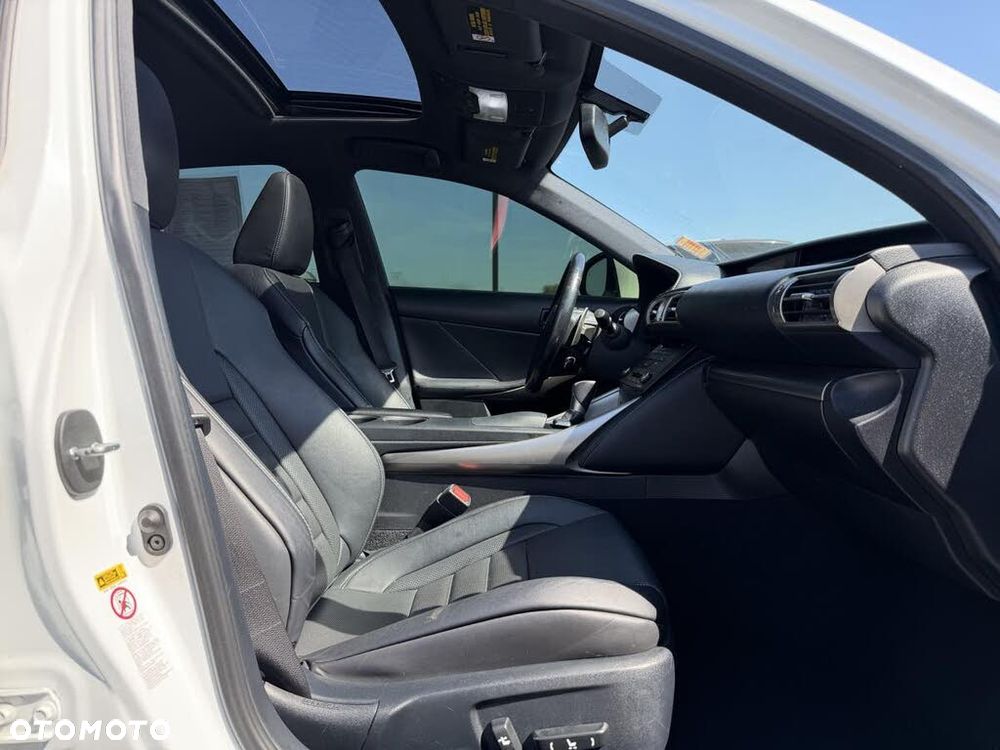 Lexus IS 200t Prestige - 12