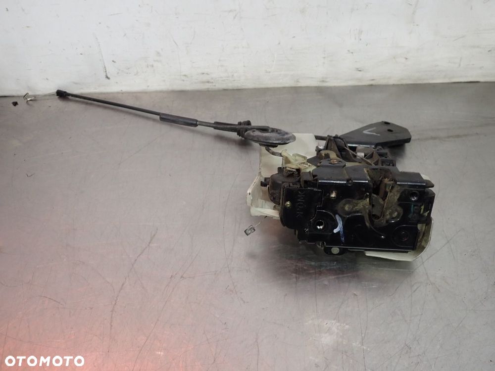 ZAMEK LEWY PRZÓD DRZWI VOLKSWAGEN T5 - 1