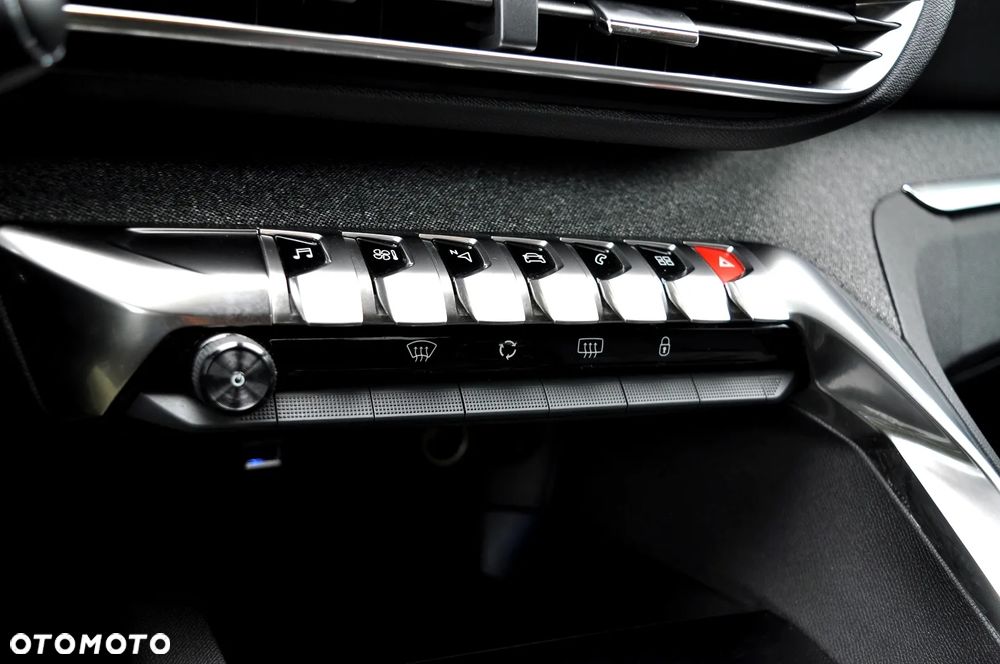 Peugeot 3008 1.2 PureTech Allure S&S - 32