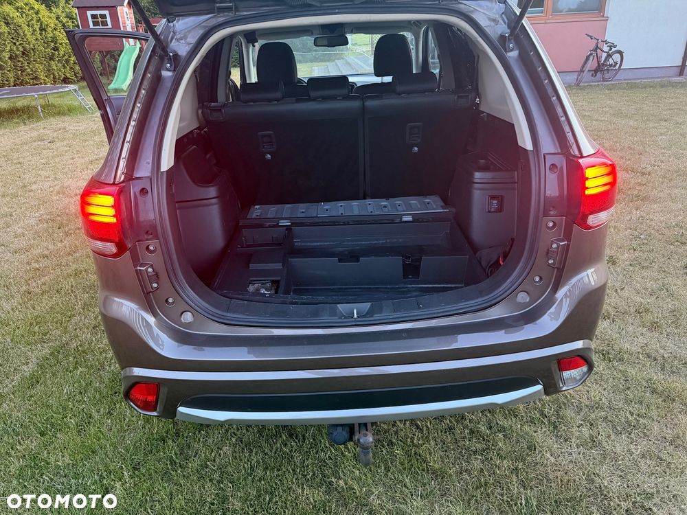 Mitsubishi Outlander Instyle NAVI + - 24