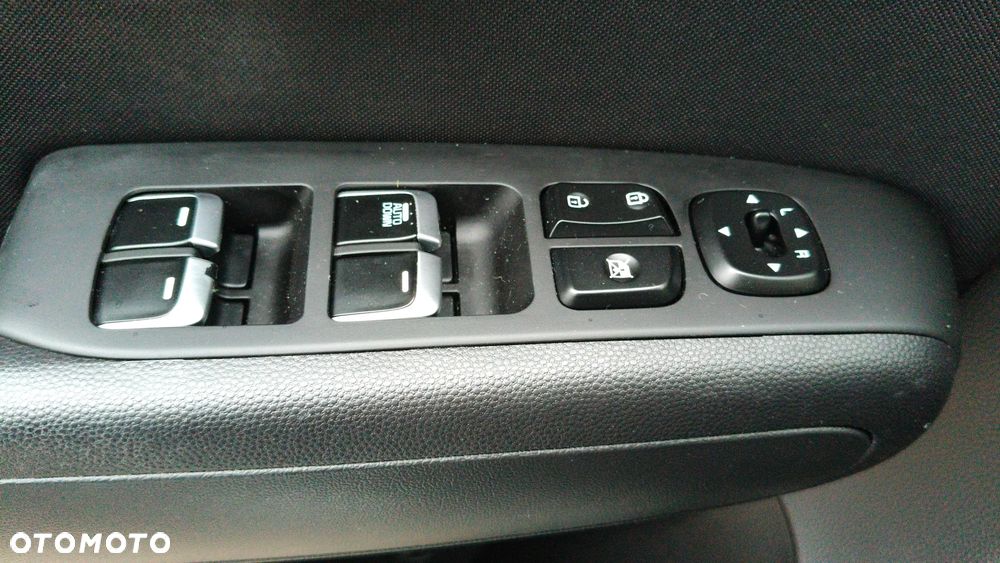 Kia Soul 1.6 GDI White&Red Edition - 26