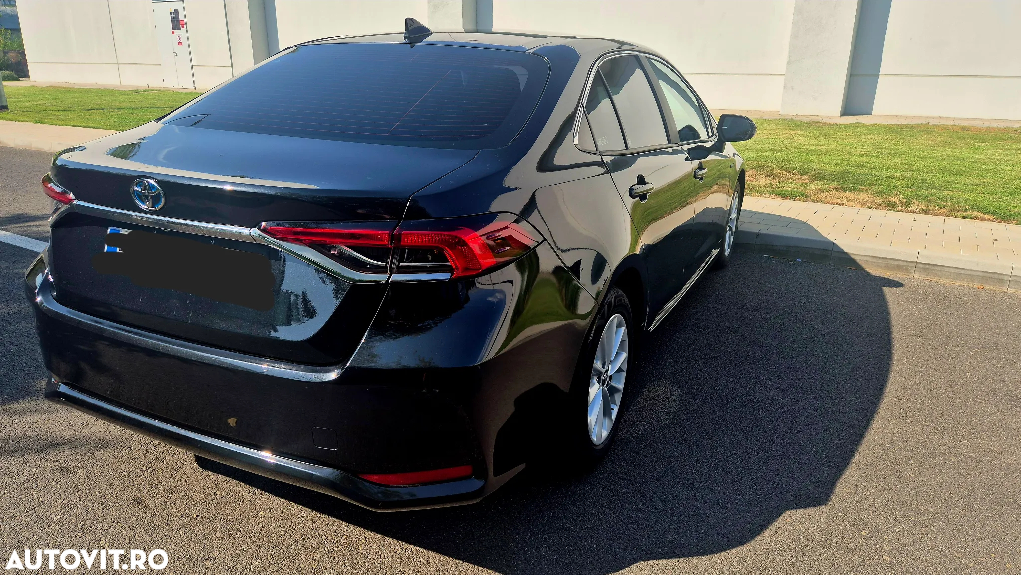 Toyota Corolla Sedan 1.8 HSD Business - 3