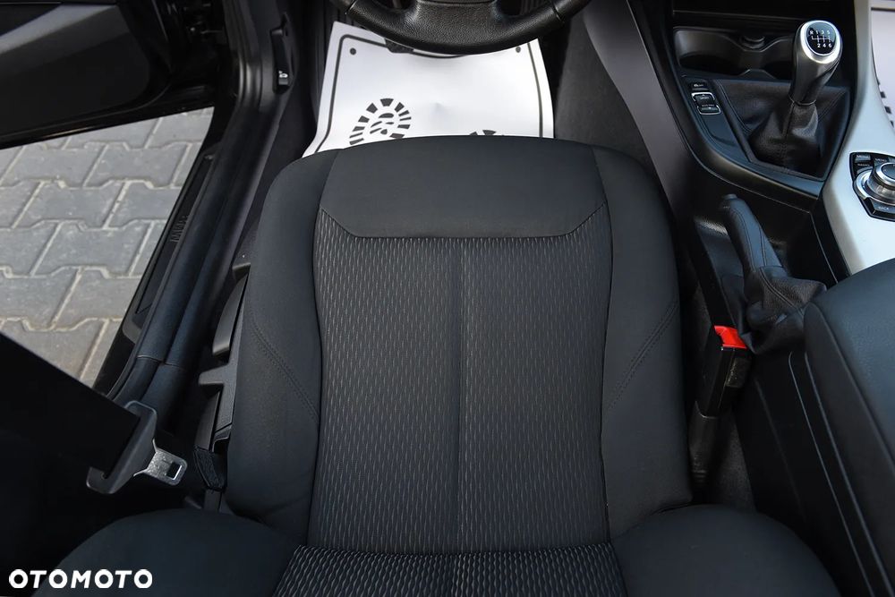 BMW Seria 1 116i - 29