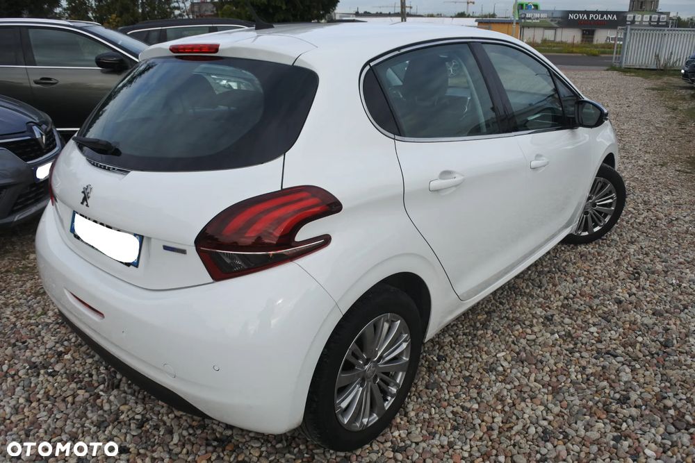 Peugeot 208 PureTech 110 Stop & Start EAT6 Allure - 3