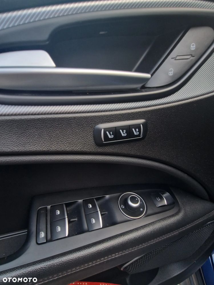 Alfa Romeo Stelvio 2.0 Turbo 16V AT8-Q4 Ti - 8