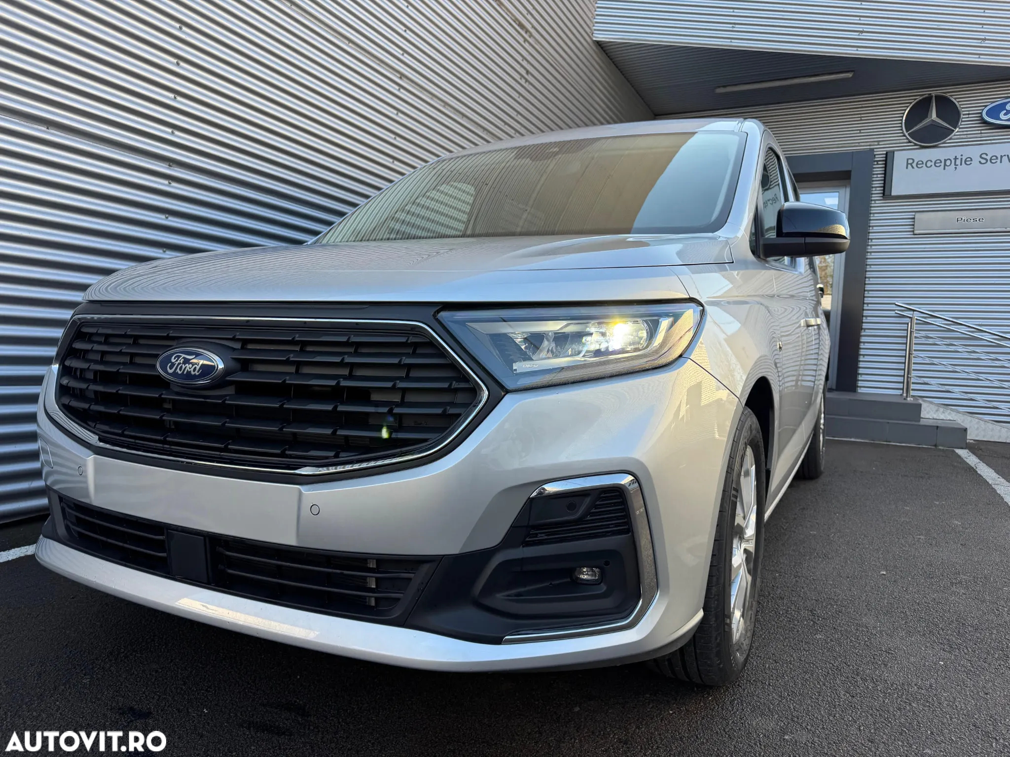 Ford Tourneo Connect 1.5L EcoBoost LWB Titanium - 3
