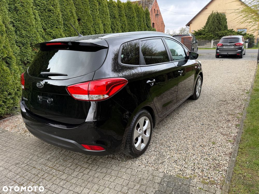 Kia Carens - 4